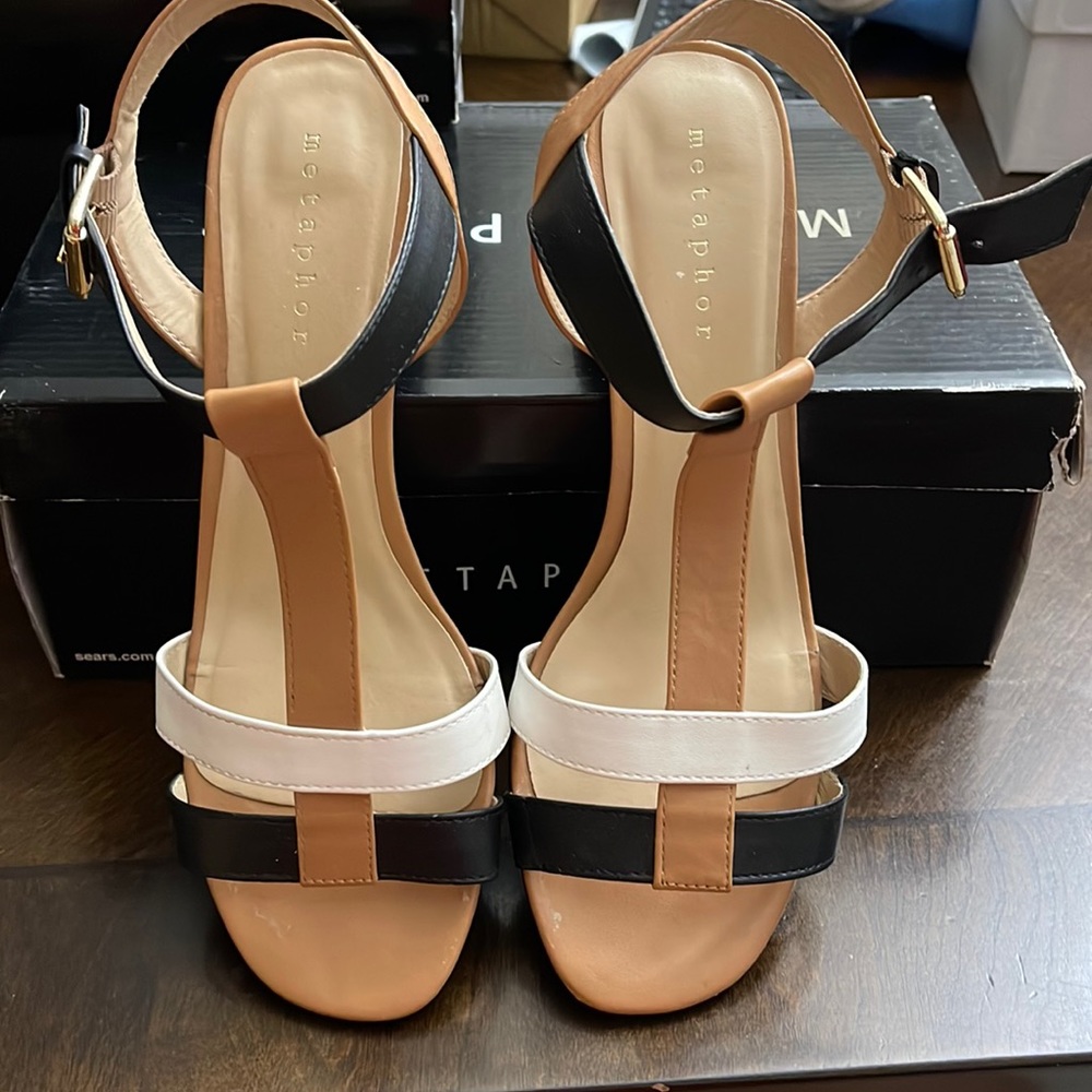 Metaphor t strap sandals size 8